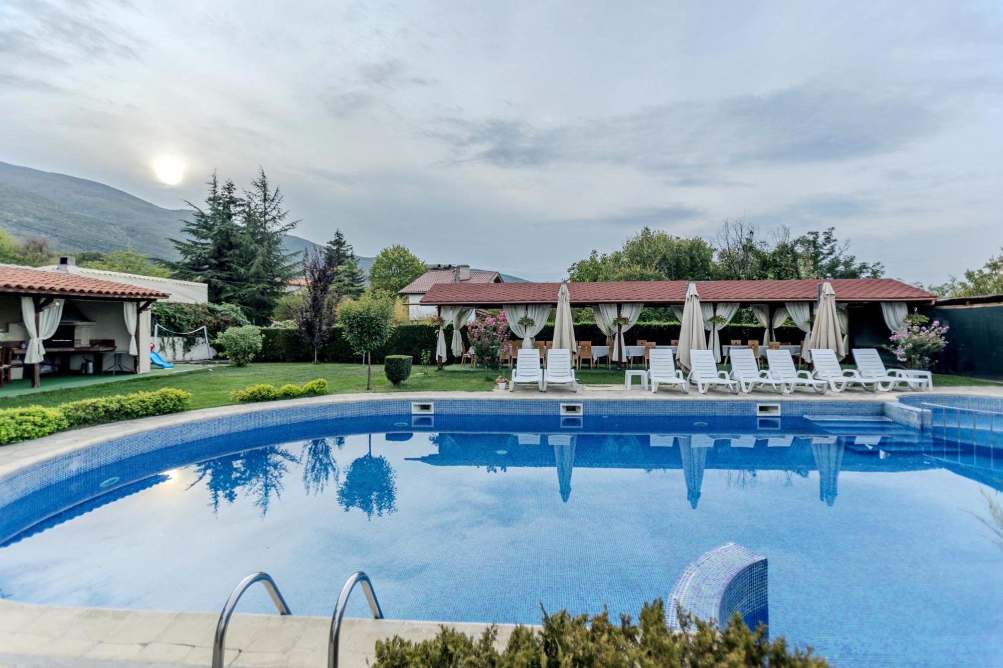 Вила Флора Паталеница Bagian luar foto